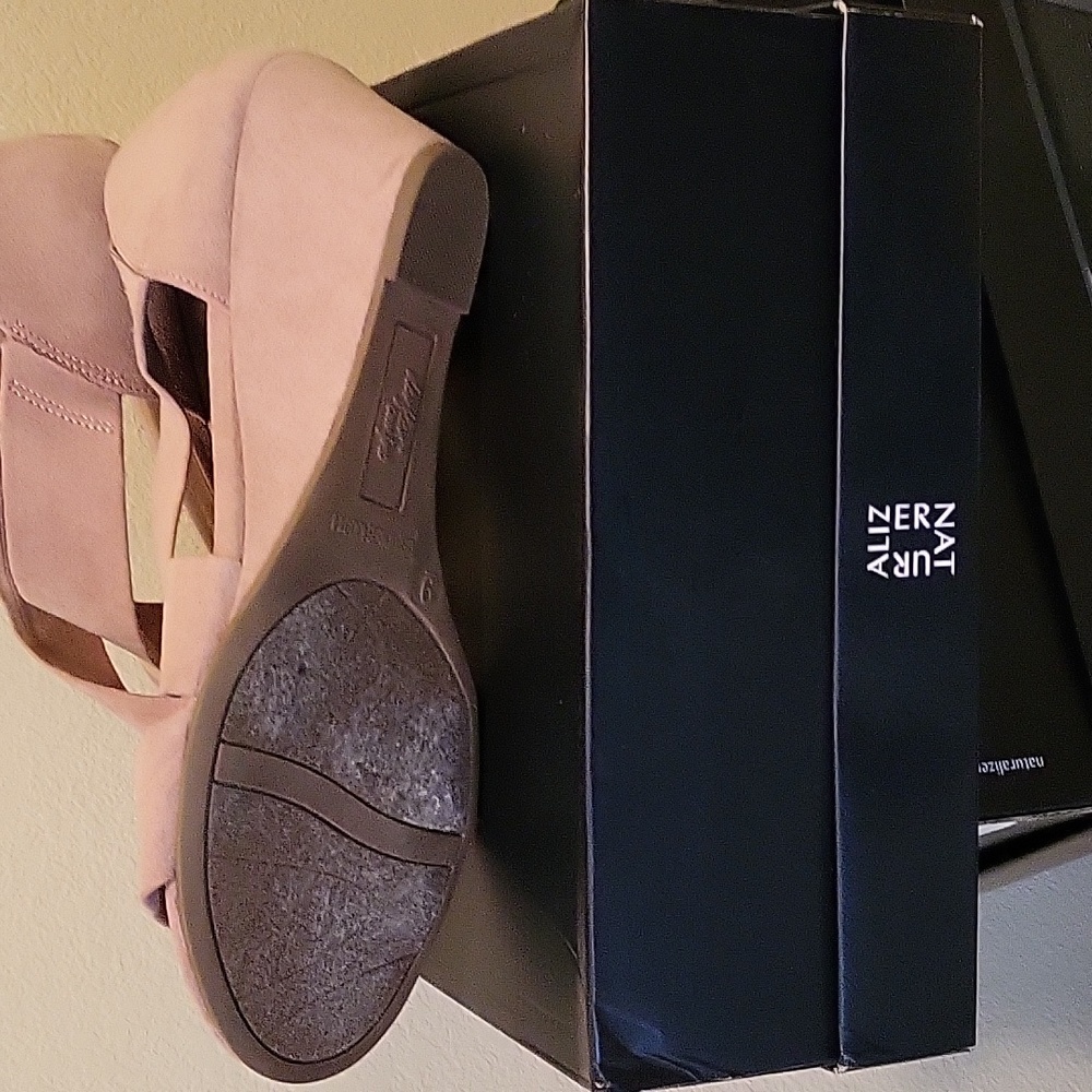 Shoes - Picture 2 of 4
